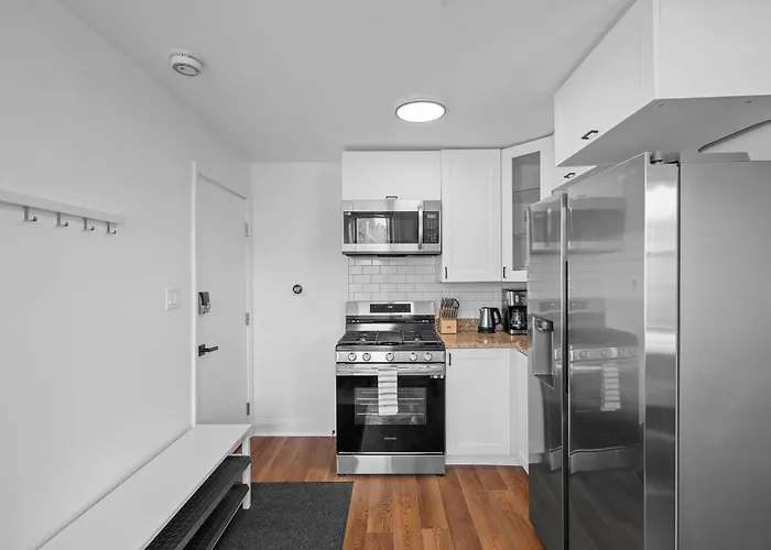 Apartment Shadyside, Pittsburgh, Modern And Bright 1 Bedroom Unit4 With Free Parking *